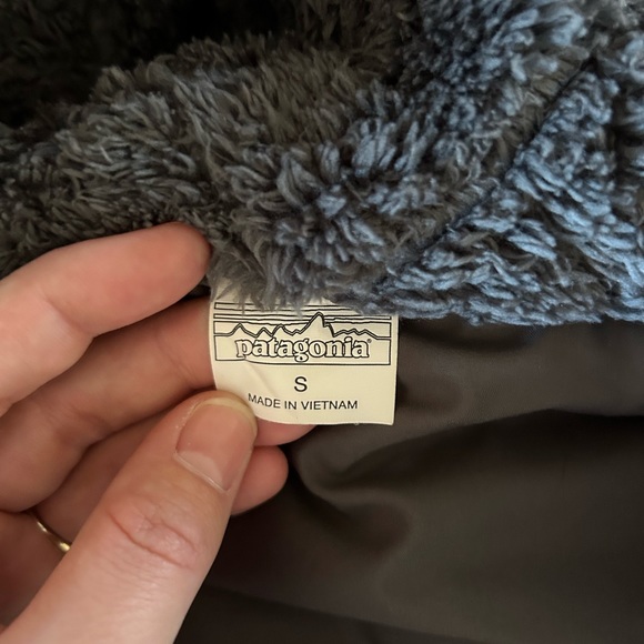 Reversible Patagonia Vest with Hood - Picture 6 of 6